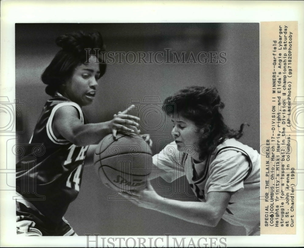 1990 Press Photo Mikki Harris &amp; Angie Lybarger in Division II championship - Historic Images