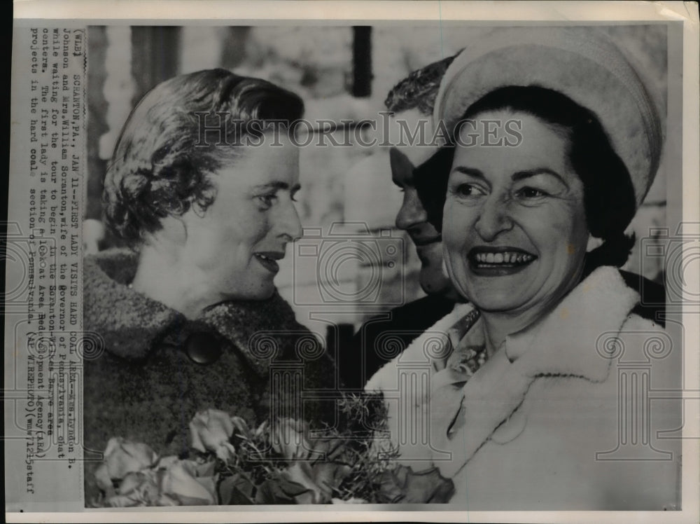 1964 Press Photo Mrs. LB Johnson &amp; Mrs. William Scranton at Scranton-Wilkes area - Historic Images