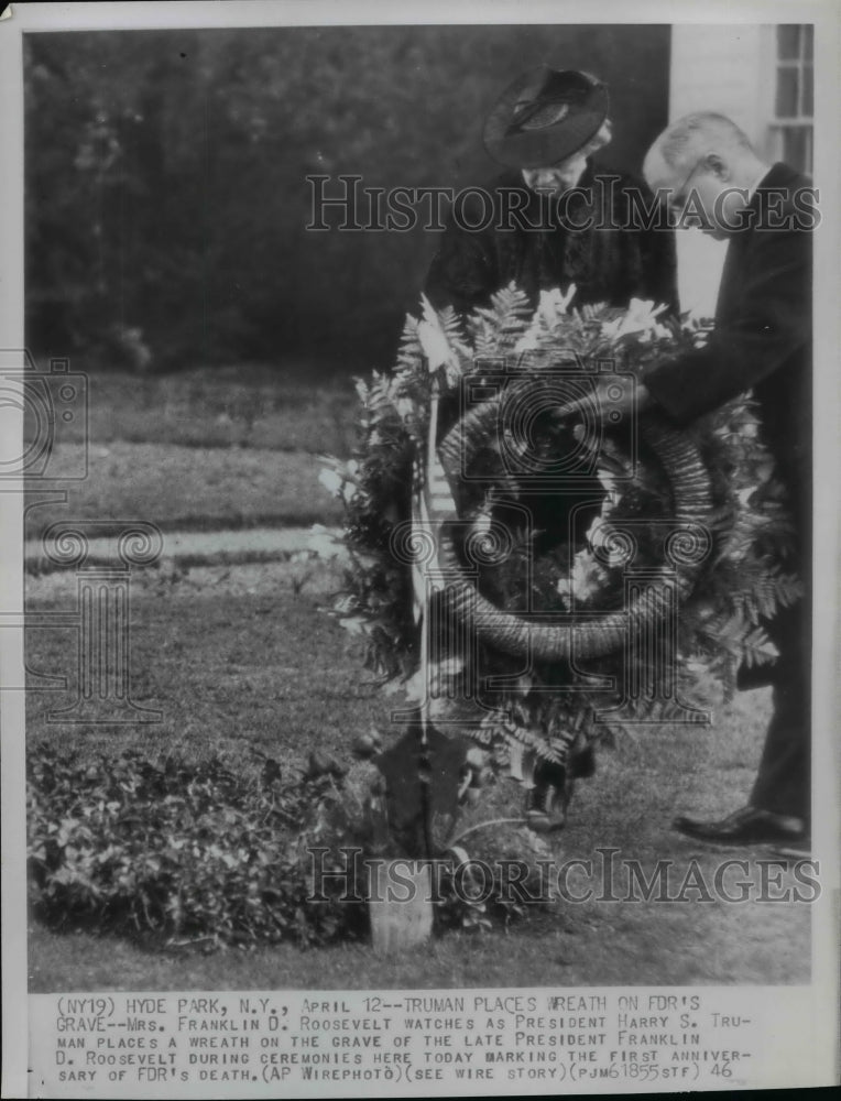 1946 Mrs. Franklin D. Roosevelt with President Harry S. Truman - Historic Images