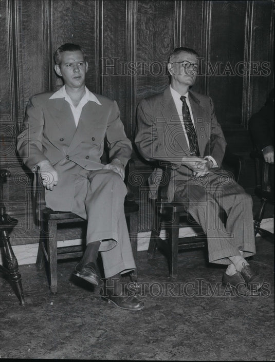 1954 Fathet & brother of Dr Samuel H Sheppard at his murder trial - Historic Images