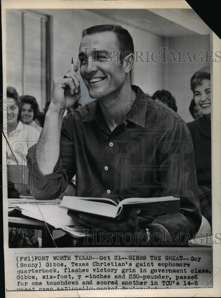1962 Press Photo Guy Sonny Gibbs, Texas Christian Quarterback Smiles in Class - Historic Images