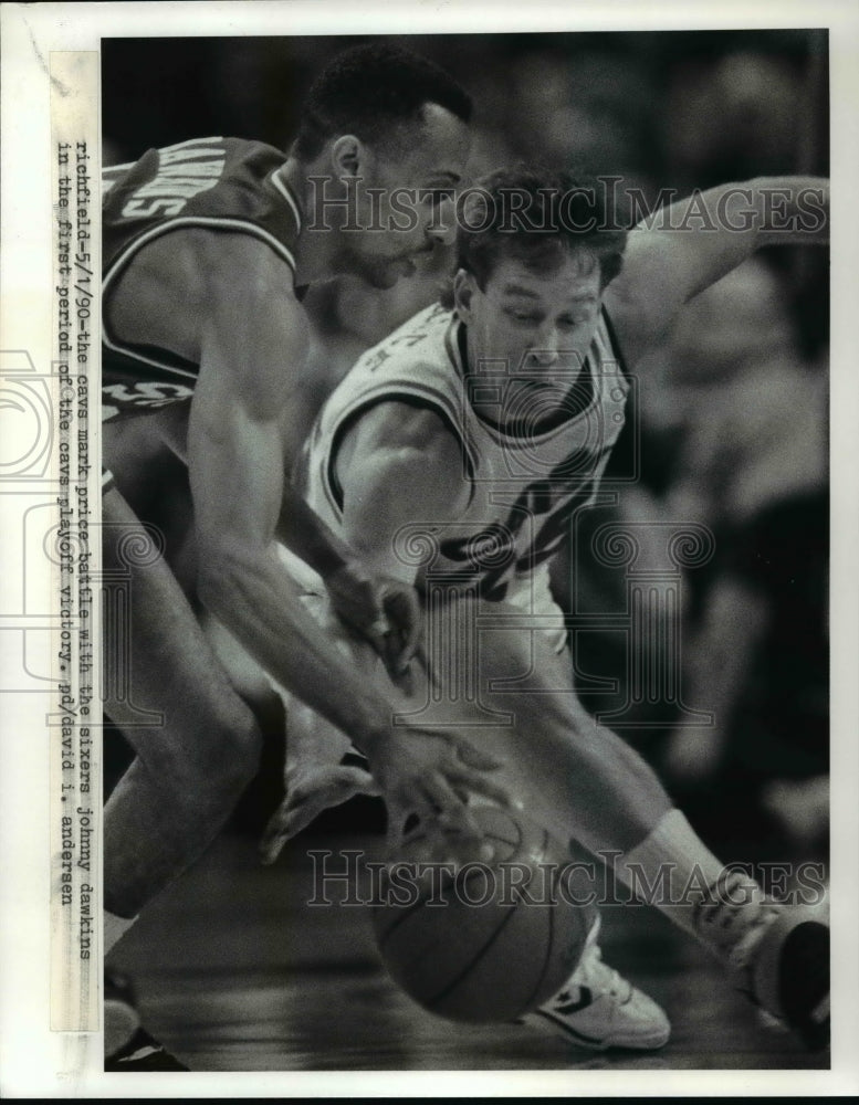 1990 Press Photo The Cavs Mark Price battle with the Sixers Johnny Dawkins - Historic Images