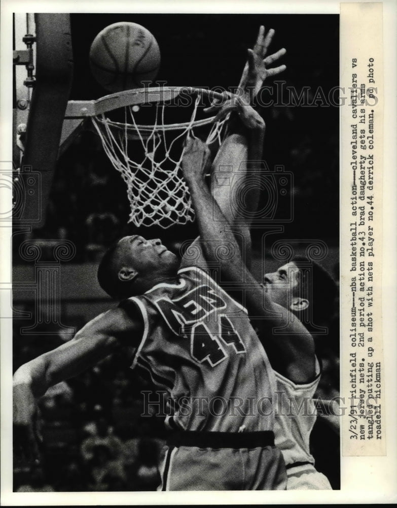 1991 Press Photo Brad Daugherty gets his arm tangled putting up a shot with Nets - Historic Images