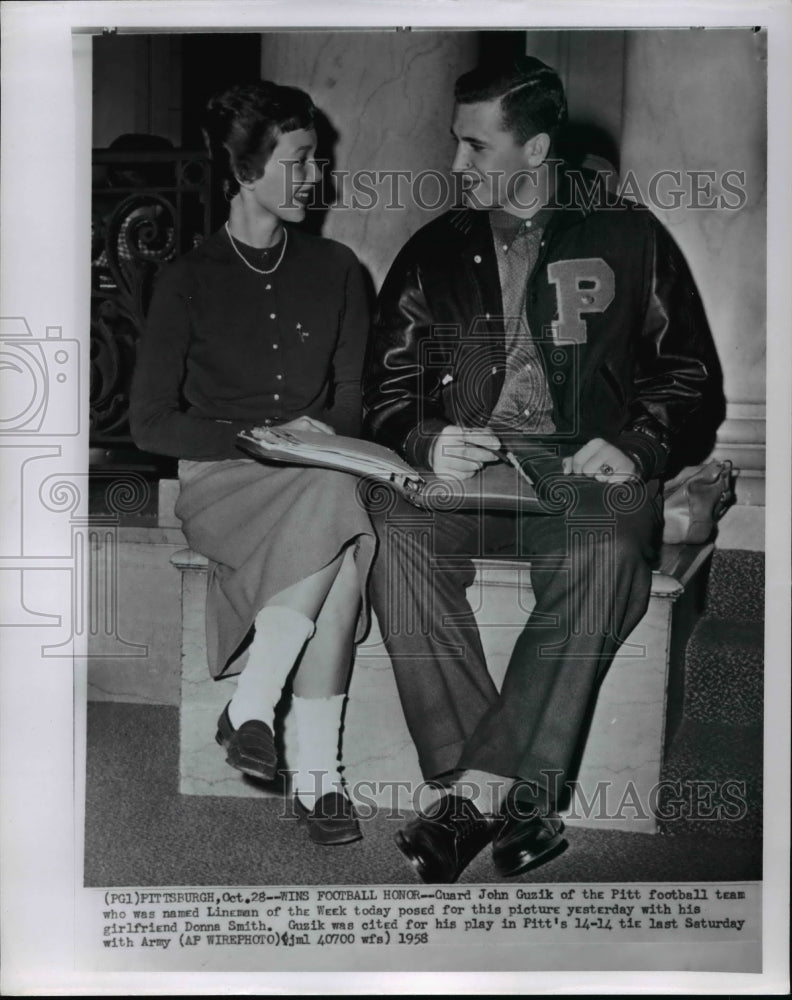 1958 Press Photo Guard John Guzik of Pittsburgh with girlfriend Donna Smith-Historic Images