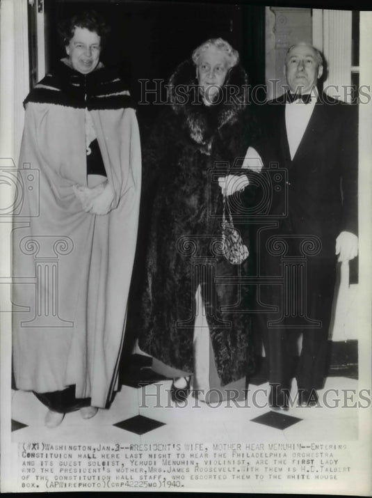 1940 Press Photo Mrs FD Roosevelt, Mrs James Roosevelt, enter Phila Orchestra-Historic Images