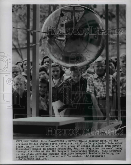 1957 Press Photo A cutaway model of the proposed United States earth satellite - Historic Images