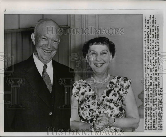1959 Pres & Mrs Dwight Eisenhower celebrate 43rd Wedding Aniversary - Historic Images