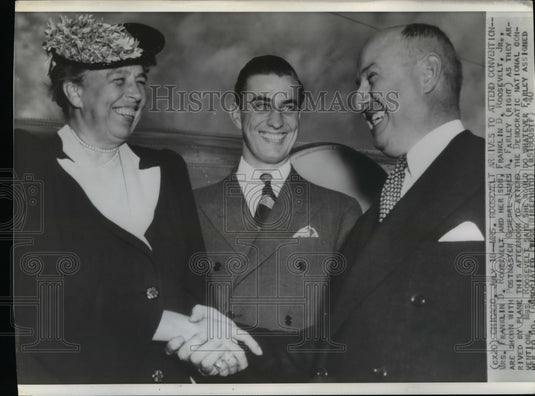 1940 Press Photo Mrs Franklin D Roosevelt with son & Postmaster Gen James Farley - Historic Images