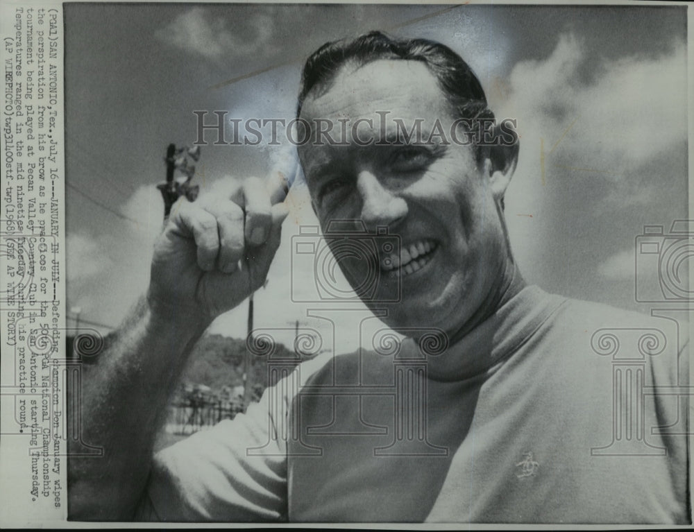 1968 Don January, practices for the 50th PGA Nat&#39;l Championship - Historic Images