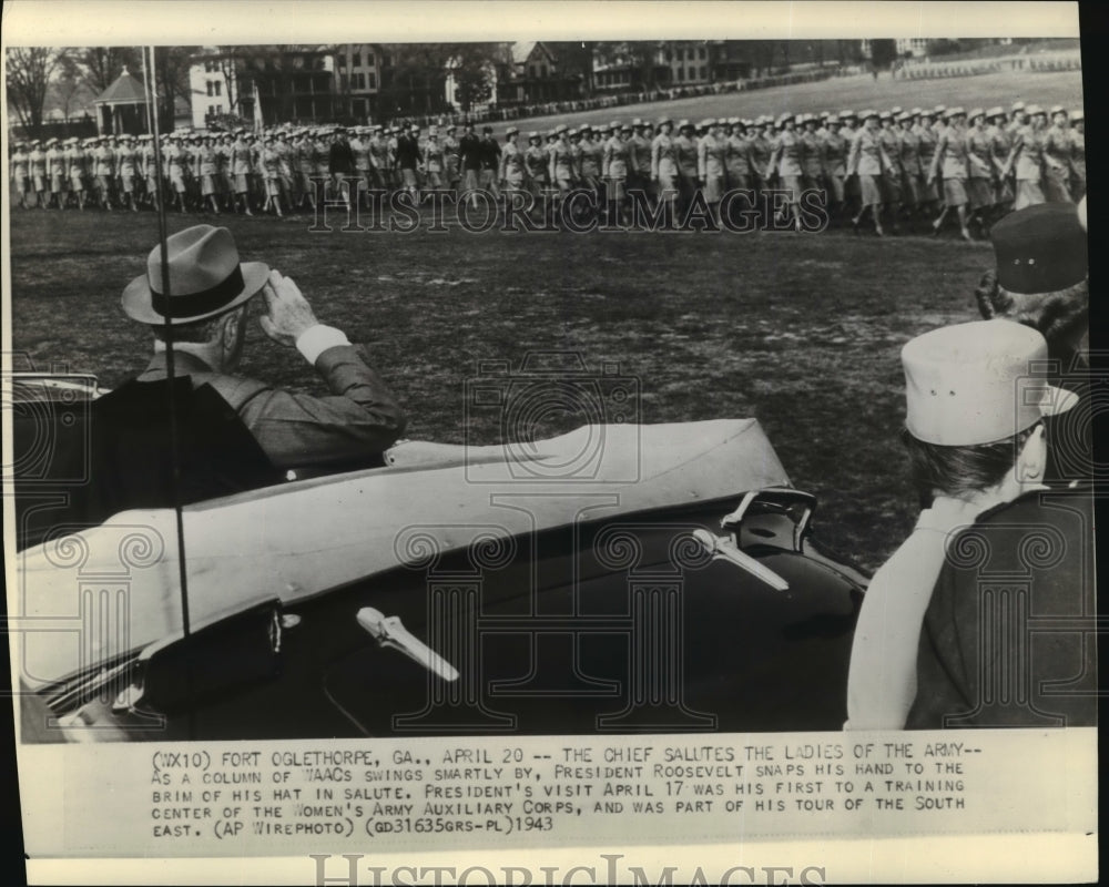 1943 Wire Photo Pres. Franklin Roosevelt salutes the ladies of the Army - Historic Images