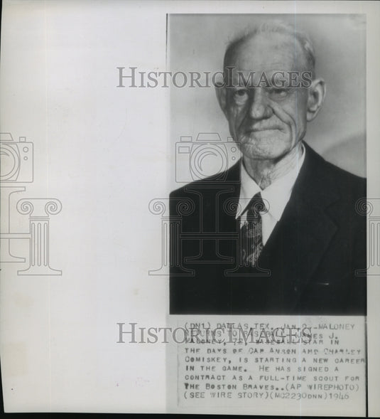 1946 Press Photo James J. Maloney signs contract as scout for the Boston Braves- Historic Images