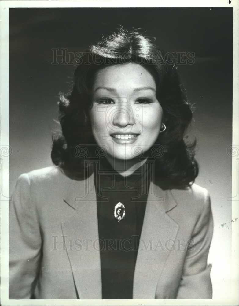 1990 Press Photo News presenter, reporter - Historic Images