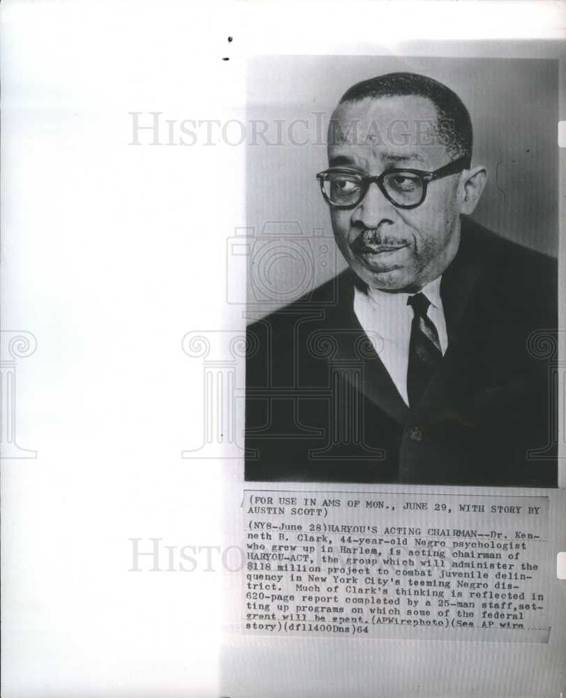 1964 Press Photo Kenneth Clark psychologist HARYOU-ACT - Historic Images