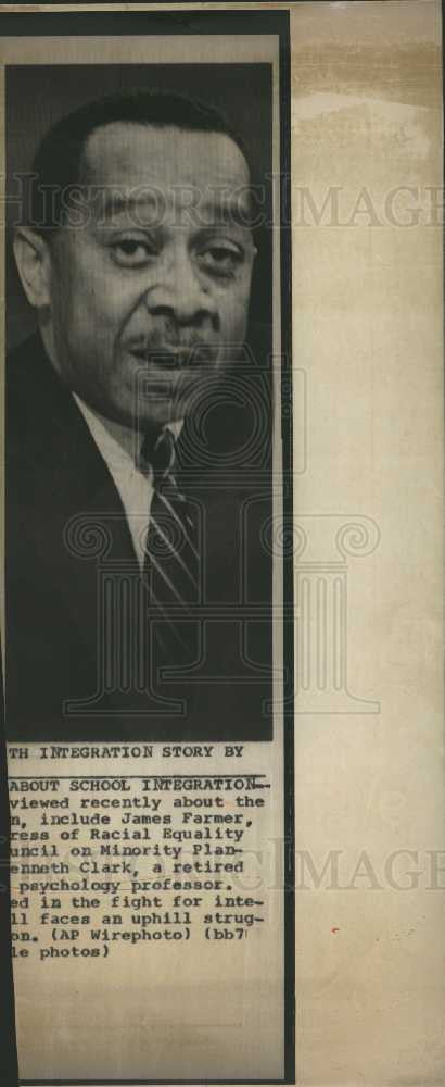 1975 Press Photo Kenneth Clark school integration Black - Historic Images