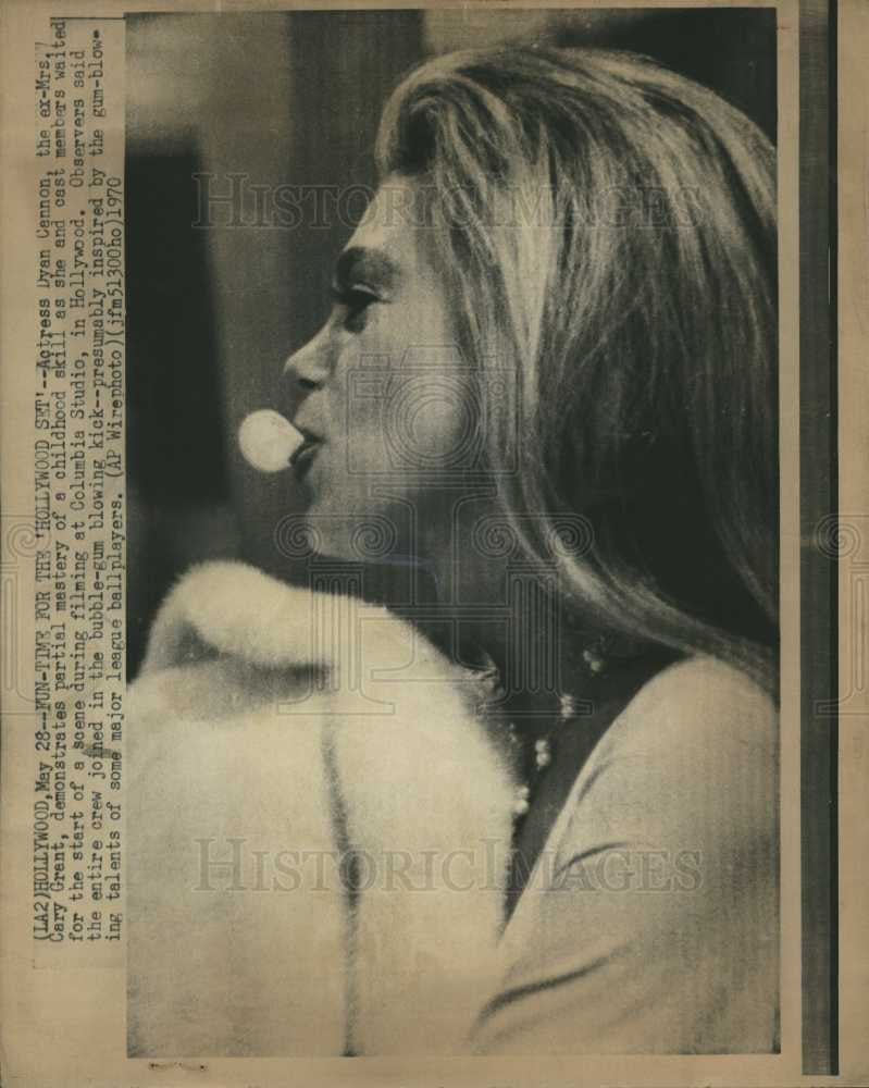 1970 Press Photo Dyan Cannon bubble-gum actress movies - Historic Images