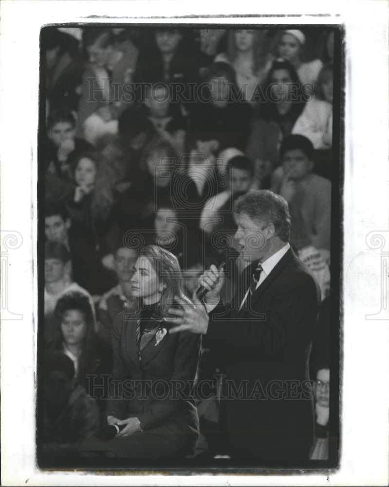 1982 Press Photo Bill Hillary Clinton visit Wayne HS - Historic Images