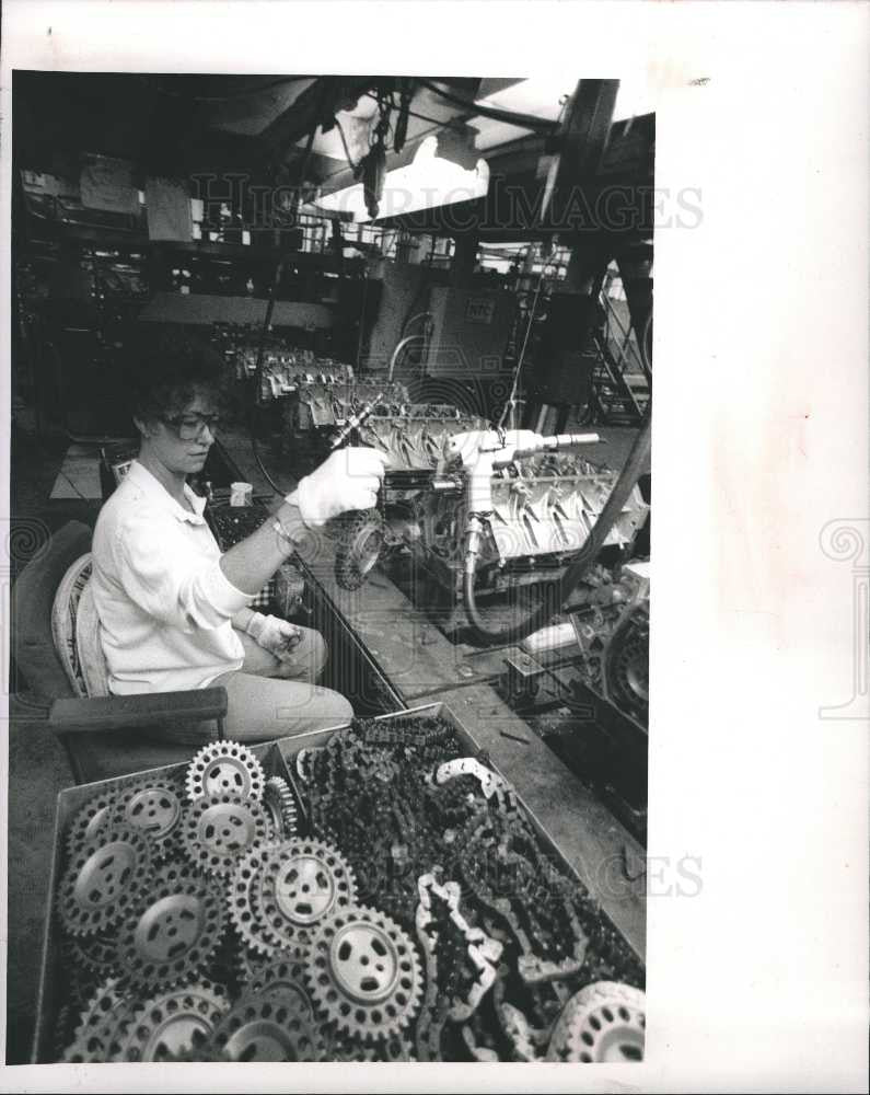 1988 Press Photo Marie DeFoe Cadillac General Motors - Historic Images