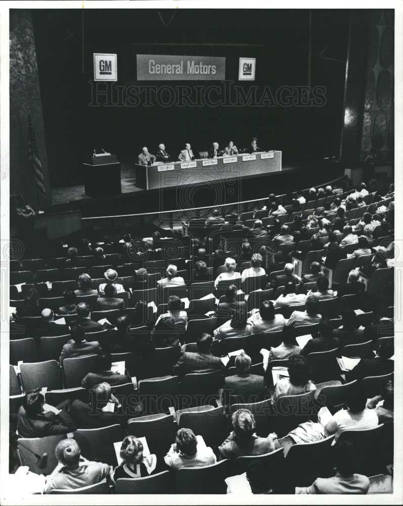 1982 Press Photo General Motor Annual Meeting - Historic Images