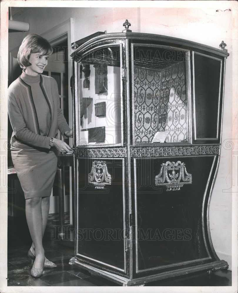 1964 Press Photo Mary Ver Strate Baker Furniture Museum - Historic Images