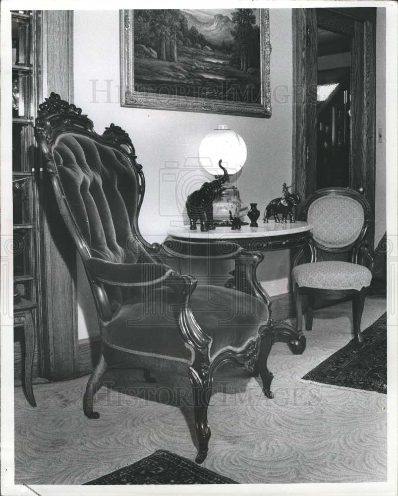 1976 Press Photo Carved Victorian armchair - Historic Images