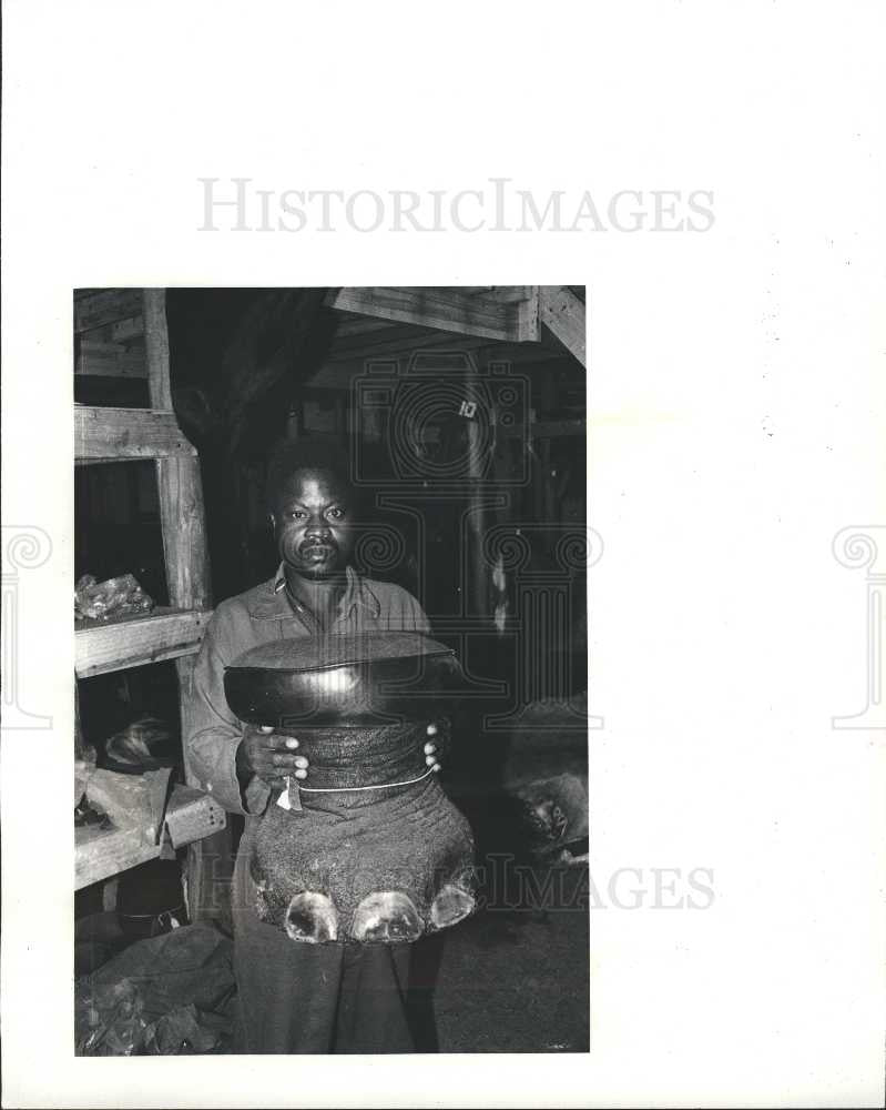 1983 Press Photo furniture movable-objects human - Historic Images