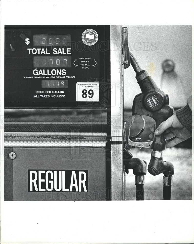 1982 Press Photo gas station pump Speedway Harper Woods - Historic Images