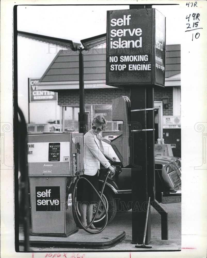 1986 Press Photo Gasoline Station - Historic Images