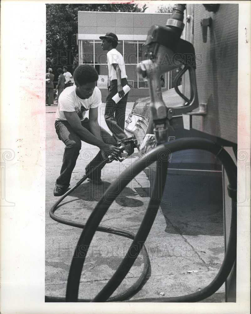 1976 Press Photo Gasoline Station - Historic Images
