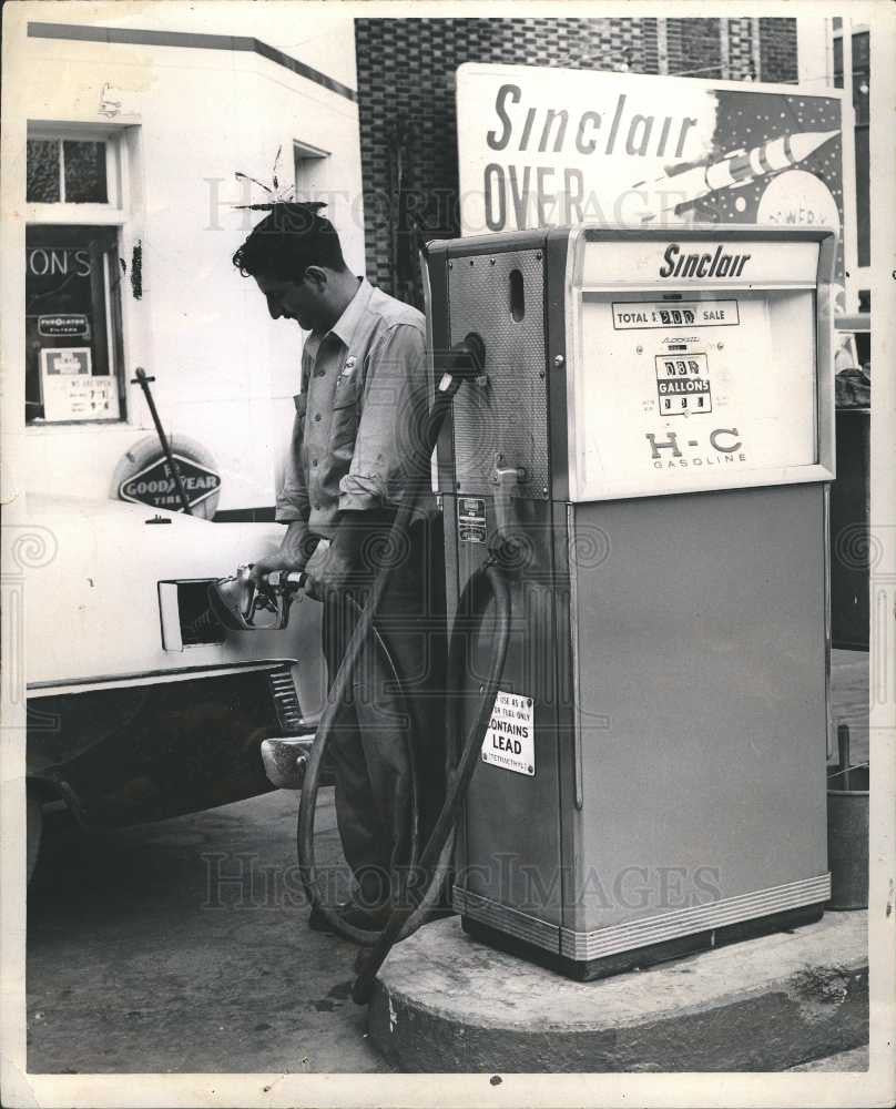 1960 Press Photo Dr.Mike Vinocur - Historic Images