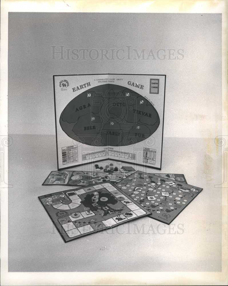1990 Press Photo Board Game Checkers Cluedo - Historic Images