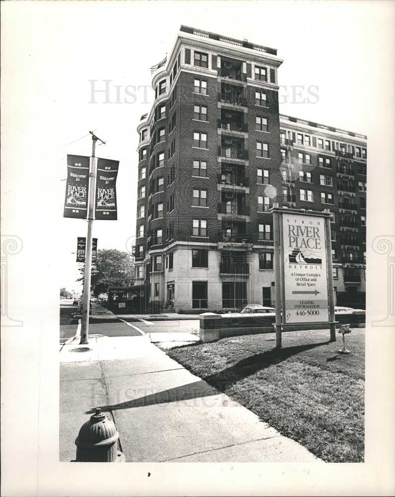 1988 Press Photo Garden Court Apartment Detroit - Historic Images