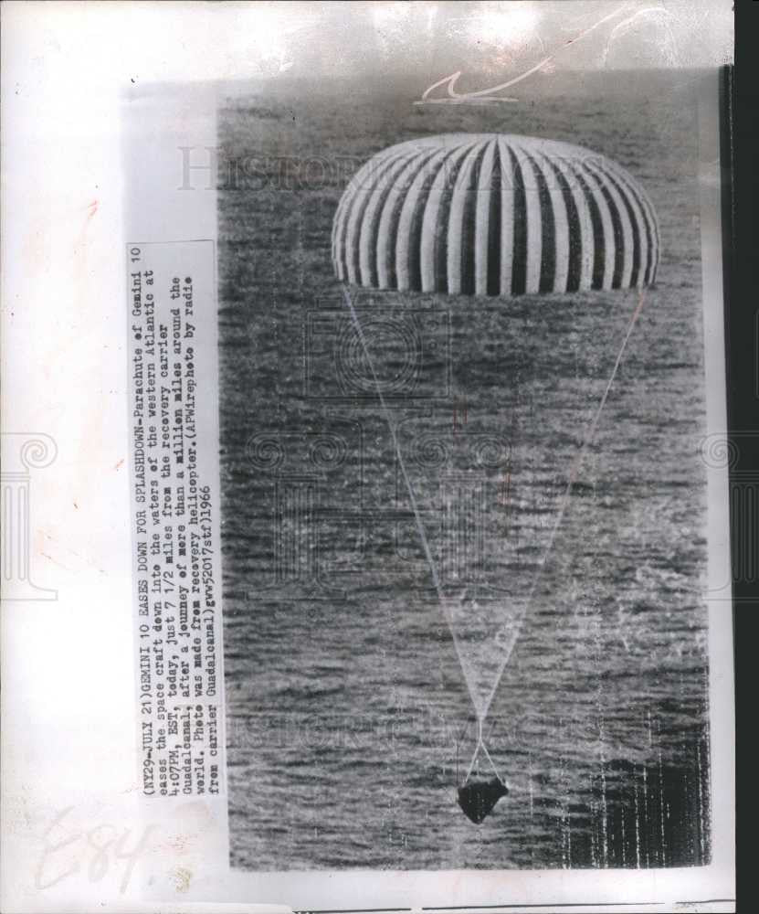 1966 Press Photo Gemini 10 Parachute Guadalcanal - Historic Images
