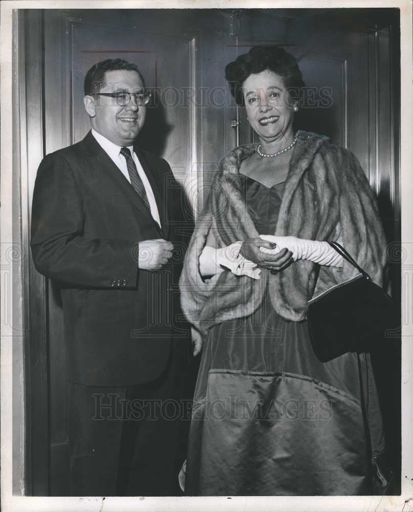 1961 Press Photo cornelia skinner lawrence fleischmann - Historic Images