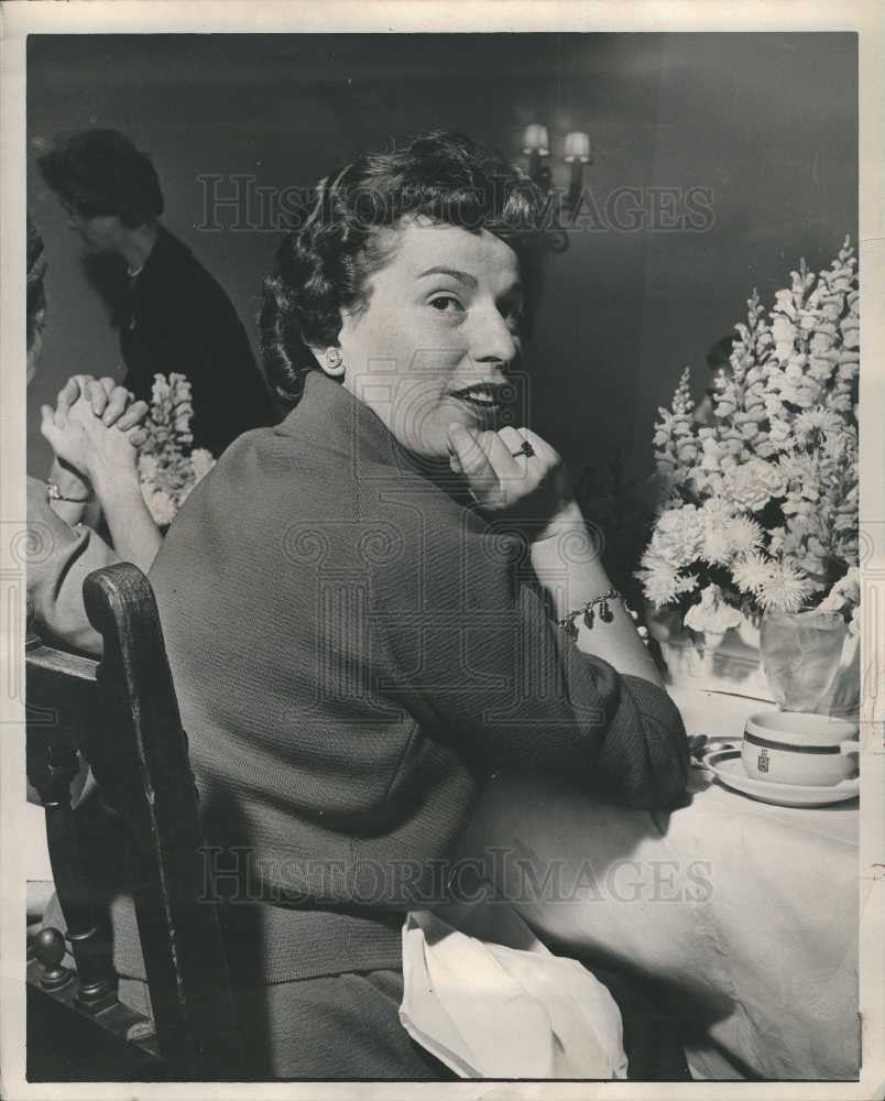 1960 Press Photo Lawrence Fleischman wife art dealer - Historic Images