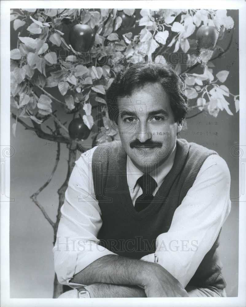 1987 Press Photo Ira Flatow Newton&#39;s Apple TV host - Historic Images