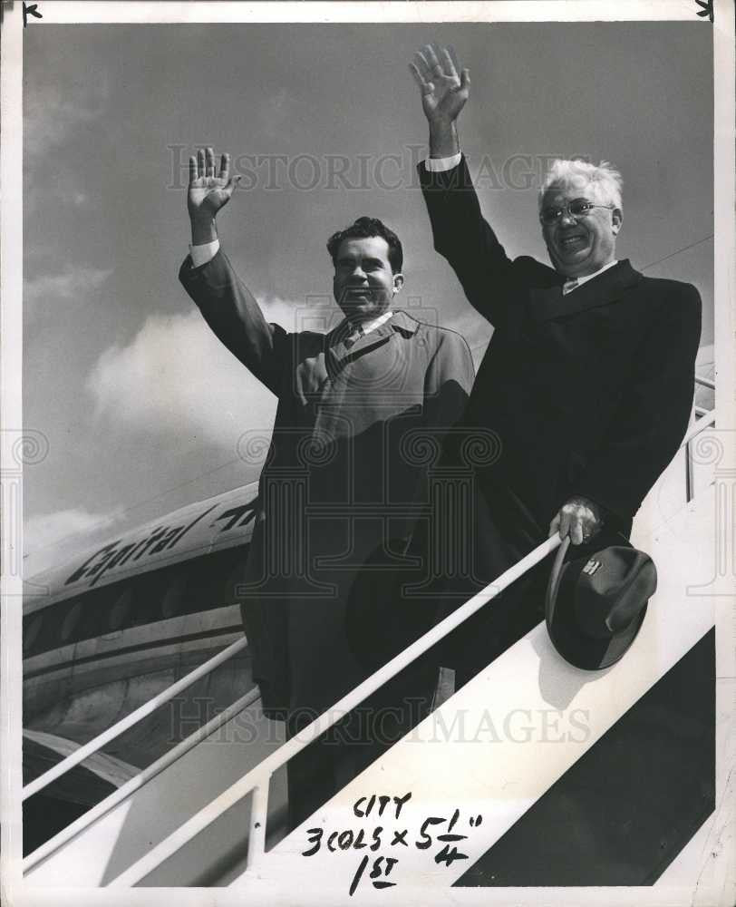 1954 Press Photo Vice President Nixon wave airplane - Historic Images