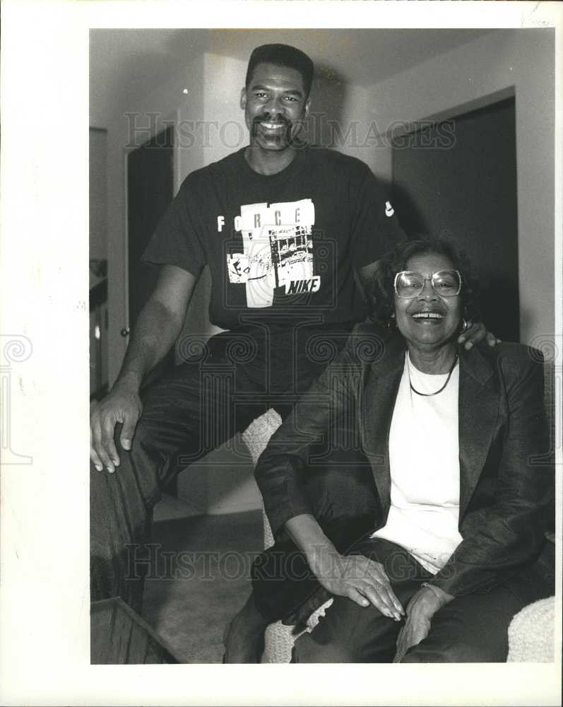 1990 Press Photo James Edward,basketball - Historic Images