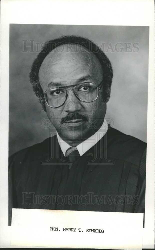 1986 Press Photo Harry T. Edwards US federal judge - Historic Images