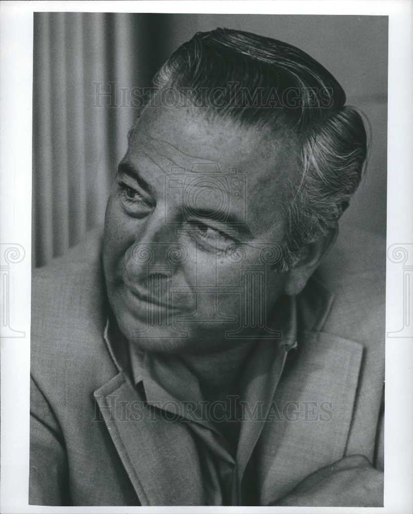 Press Photo Bill Flemming television journalist - Historic Images