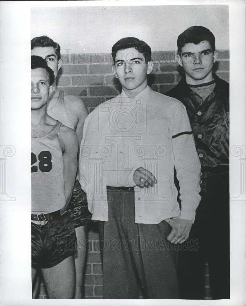 Press Photo Bill Flemming broke arm basketball - Historic Images