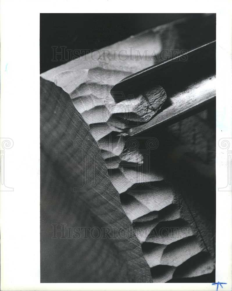 1989 Press Photo woodworking chisel forms shape - Historic Images