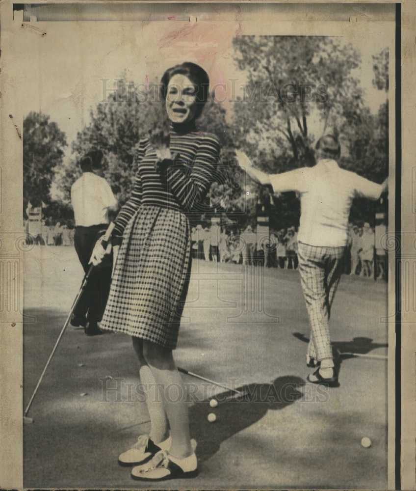 1972 Press Photo Julie Nixon Eisenhower Bob hope golf - Historic Images