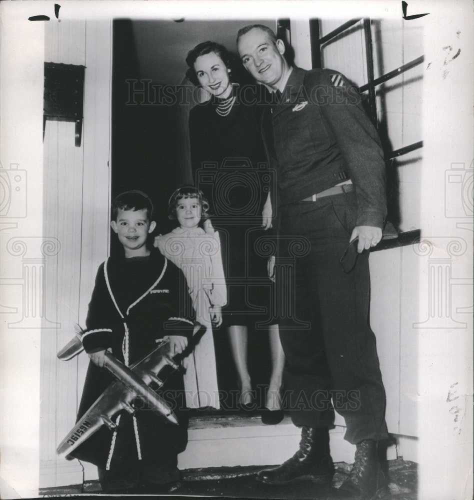 1953 Press Photo John Eisenhower and wife - Historic Images
