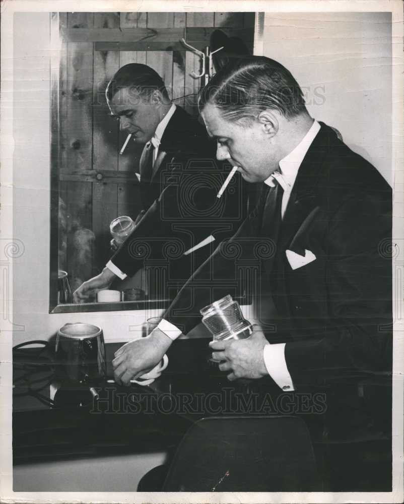 1963 Press Photo Ehrling black coffee no sugar - Historic Images