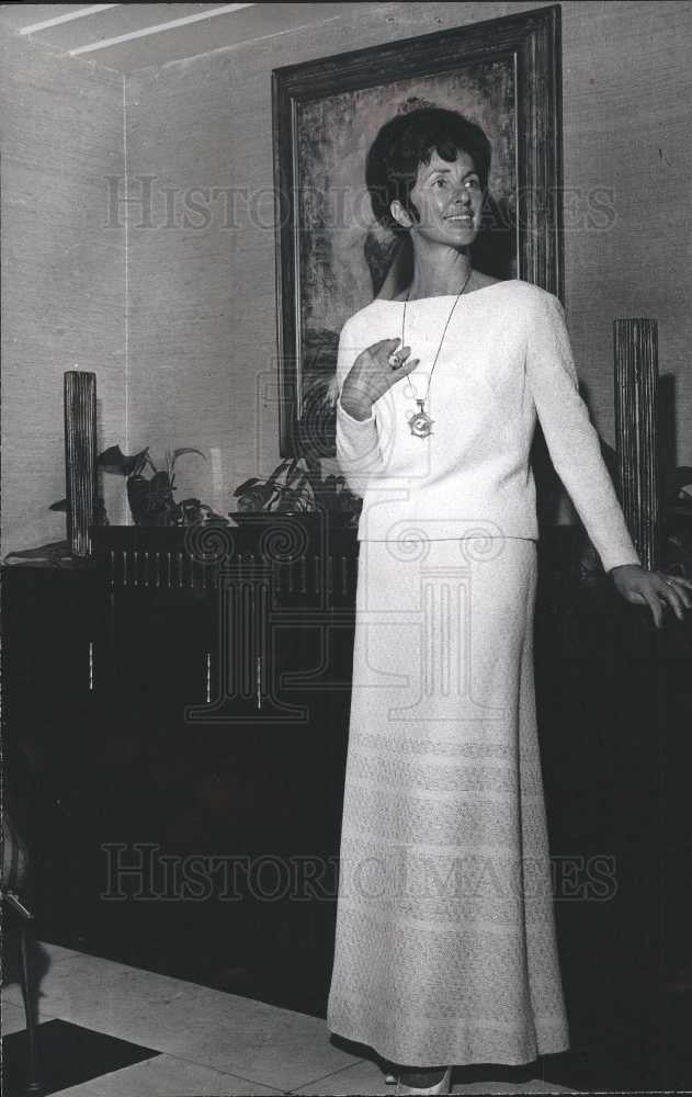 1968 Press Photo countess von eeckermann gown white - Historic Images