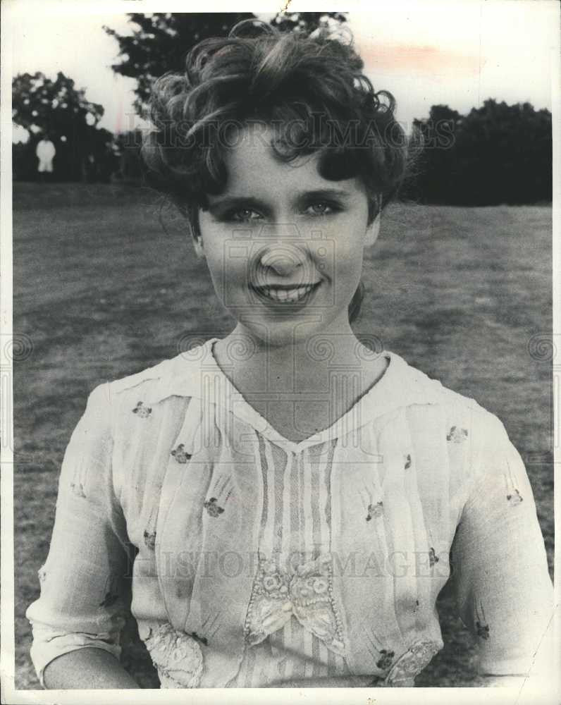 1984 Press Photo Kate Burton Actress Ellis Island - Historic Images