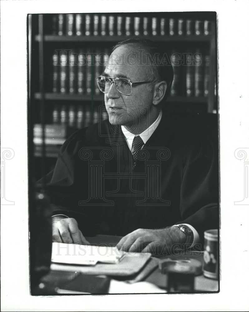 1982 Press Photo Judge joseph burtell - Historic Images