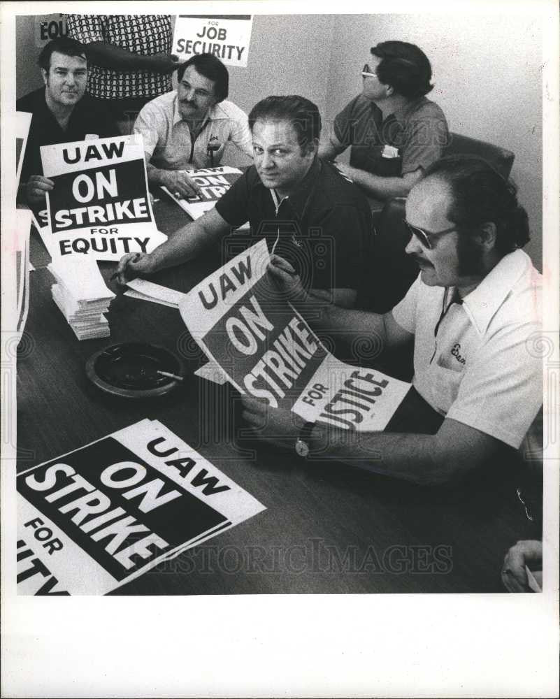 1976 Press Photo Ford Motor Co. Strike 1976 - Historic Images