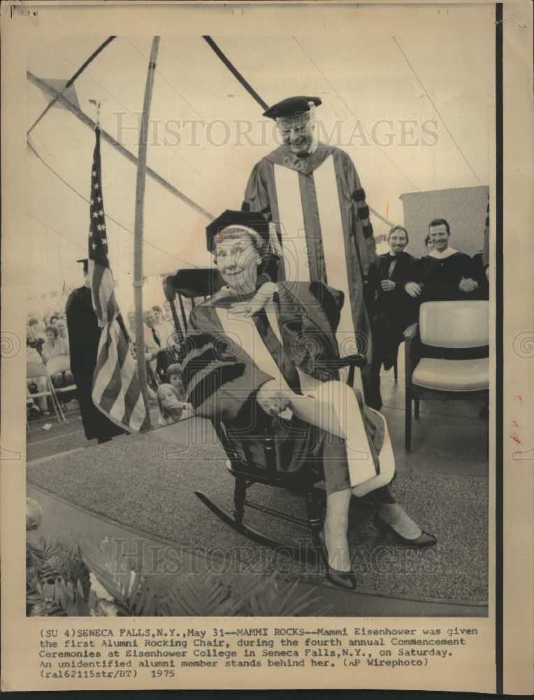 1979 Press Photo Mrs. Dwight Eisenhower rocking chair - Historic Images