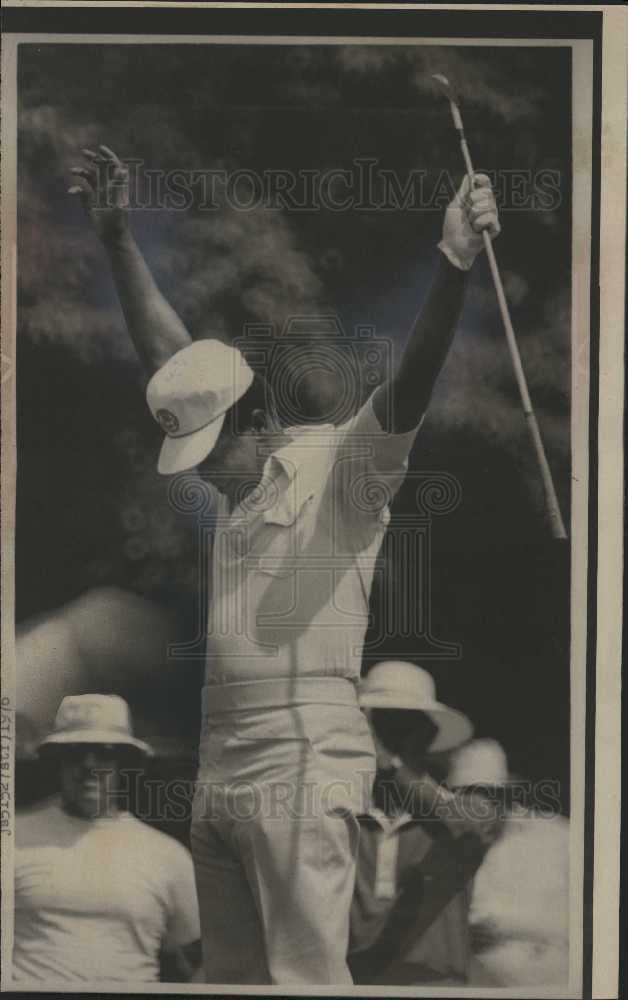 1976 Press Photo Lee Elder golf PGA golfer - Historic Images